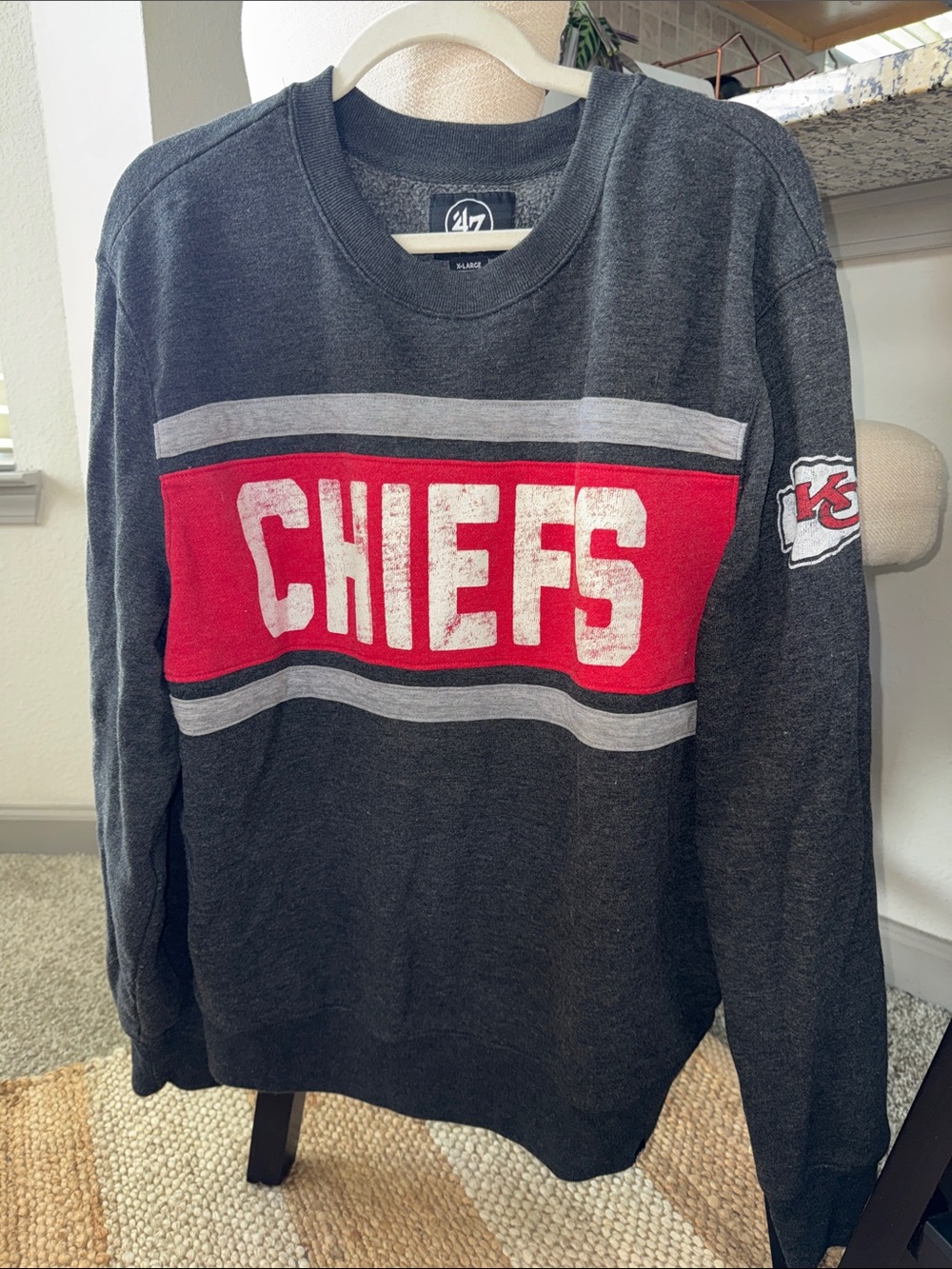 Men's / Unisex Chiefs Graphic Crewneck Sweatshirt - Charcoal Gray - XLarge